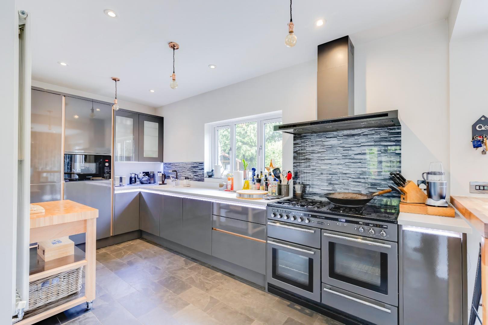 Bracklinn, St. Quentins Close, Llanblethian, Cowbridge, Vale of Glamorgan, CF71 7EZ